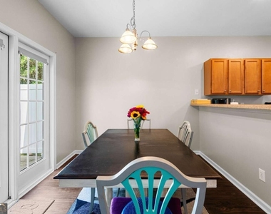 143 Granite Way - Photo Thumbnail 9