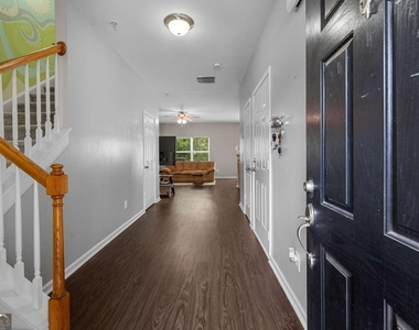 143 Granite Way - Photo Thumbnail 3