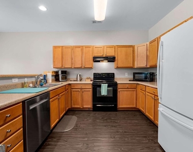 143 Granite Way - Photo Thumbnail 4
