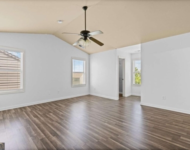 578 Hardy Water Drive - Photo Thumbnail 20