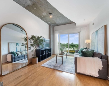 250 Pharr Road Ne - Photo Thumbnail 10