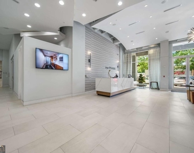 250 Pharr Road Ne - Photo Thumbnail 2