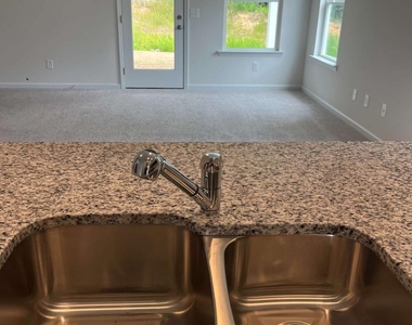 170 Marion Drive - Photo Thumbnail 9