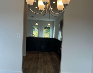 170 Marion Drive - Photo Thumbnail 4
