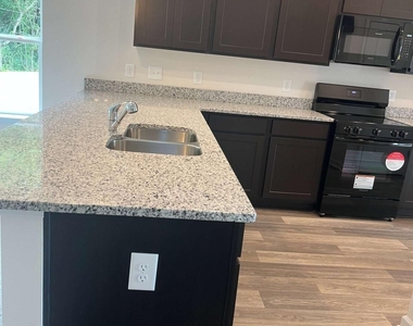 170 Marion Drive - Photo Thumbnail 7