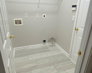 258 Brookcliff Drive - Photo Thumbnail 27