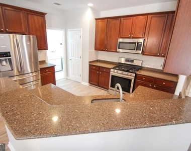 258 Brookcliff Drive - Photo Thumbnail 7