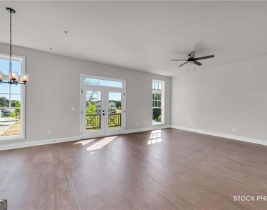 1058 Homestead Way Street - Photo Thumbnail 4