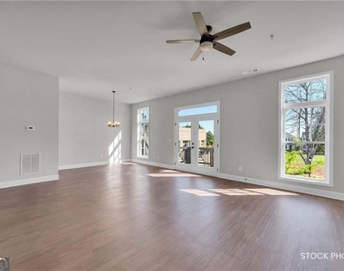 1058 Homestead Way Street - Photo Thumbnail 3