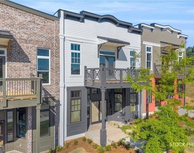 1058 Homestead Way Street - Photo Thumbnail 2