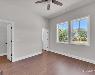 1058 Homestead Way Street - Photo Thumbnail 15