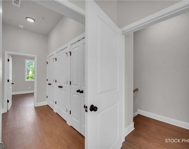 1058 Homestead Way Street - Photo Thumbnail 13