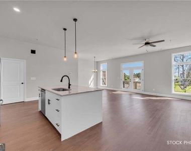 1058 Homestead Way Street - Photo Thumbnail 6