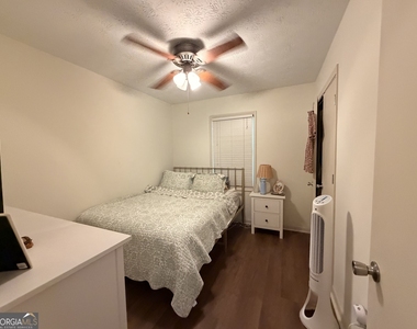 240 Davis Street - Photo Thumbnail 4