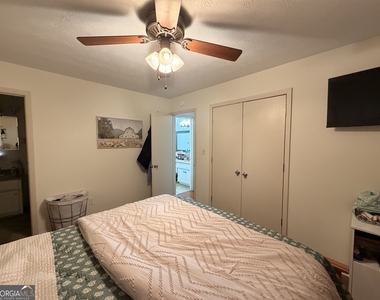 240 Davis Street - Photo Thumbnail 5
