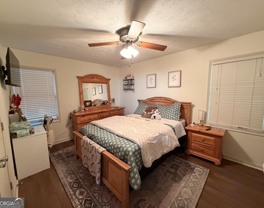 240 Davis Street - Photo Thumbnail 6
