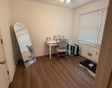 240 Davis Street - Photo Thumbnail 8