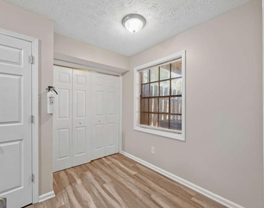 375 Winding River Drive - Photo Thumbnail 6