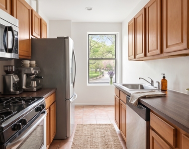 401 Edgecombe Avenue - Photo Thumbnail 2