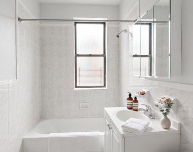 401 Edgecombe Avenue - Photo Thumbnail 4
