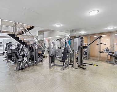225 Rector Place - Photo Thumbnail 7