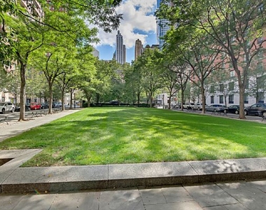 225 Rector Place - Photo Thumbnail 11