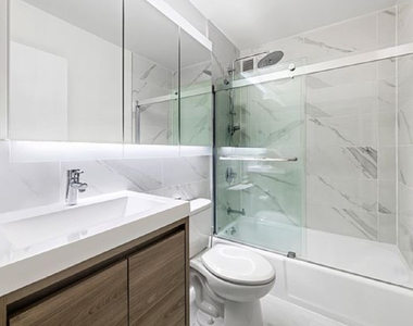 225 Rector Place - Photo Thumbnail 3