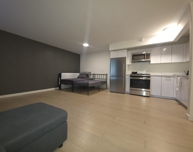 225 Rector Place - Photo Thumbnail 1