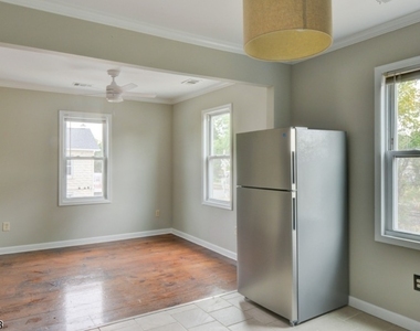 410 Talmadge Ave - Photo Thumbnail 6