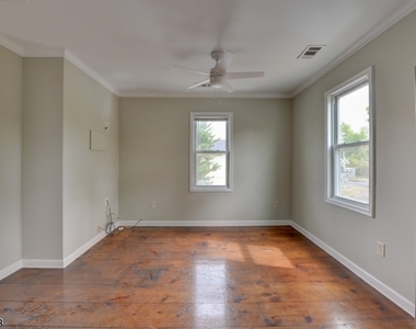 410 Talmadge Ave - Photo Thumbnail 10