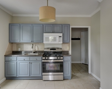 410 Talmadge Ave - Photo Thumbnail 3