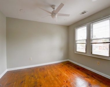 410 Talmadge Ave - Photo Thumbnail 11