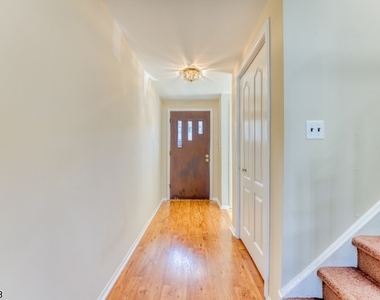 918 Merritt Dr - Photo Thumbnail 8