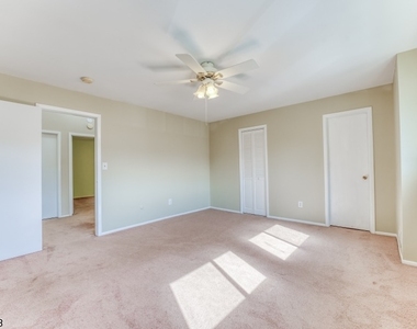 918 Merritt Dr - Photo Thumbnail 12
