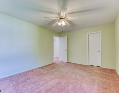 918 Merritt Dr - Photo Thumbnail 16