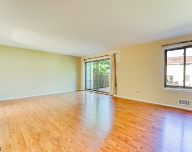 918 Merritt Dr - Photo Thumbnail 7