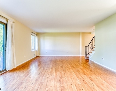 918 Merritt Dr - Photo Thumbnail 5
