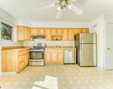 918 Merritt Dr - Photo Thumbnail 1