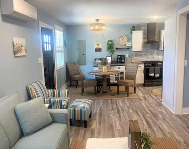 123 Franklin Avenue - Photo Thumbnail 5