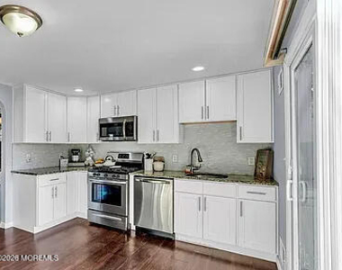 331 W Sylvania Avenue - Photo Thumbnail 4