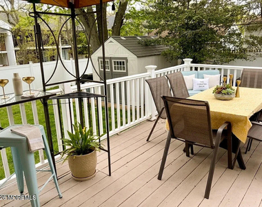 331 W Sylvania Avenue - Photo Thumbnail 15