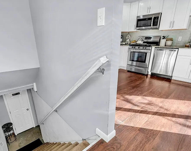 331 W Sylvania Avenue - Photo Thumbnail 7