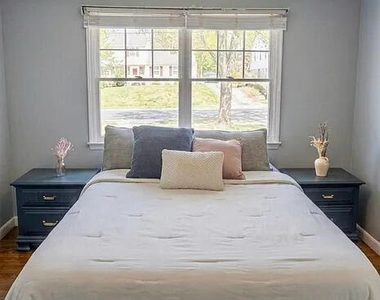 331 W Sylvania Avenue - Photo Thumbnail 8