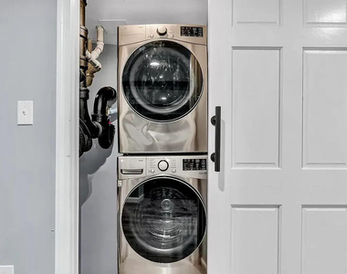 331 W Sylvania Avenue - Photo Thumbnail 13
