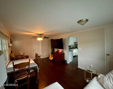 331 W Sylvania Avenue - Photo Thumbnail 3
