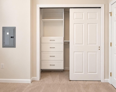 514 Sloan Court - Photo Thumbnail 11