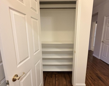 514 Sloan Court - Photo Thumbnail 8