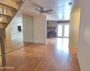 2604 Dogwood Court - Photo Thumbnail 3