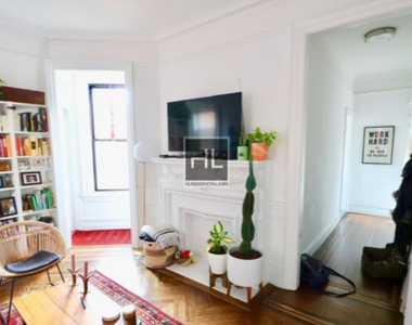 West 72 Street - Photo Thumbnail 2