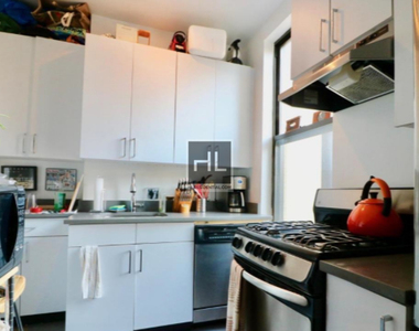 West 72 Street - Photo Thumbnail 7
